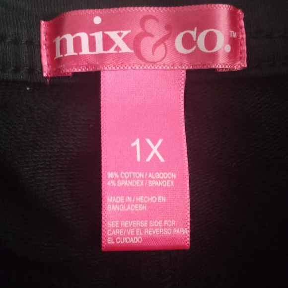 Mix & Co Black Capris - Picture 6 of 6